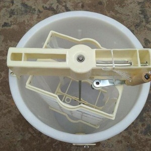 2 frame manual plastic honey extractor