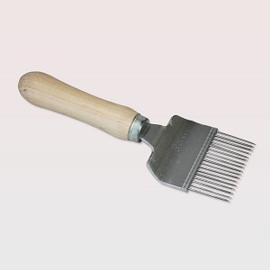 Beekeeping supplies European style honey uncapping fork